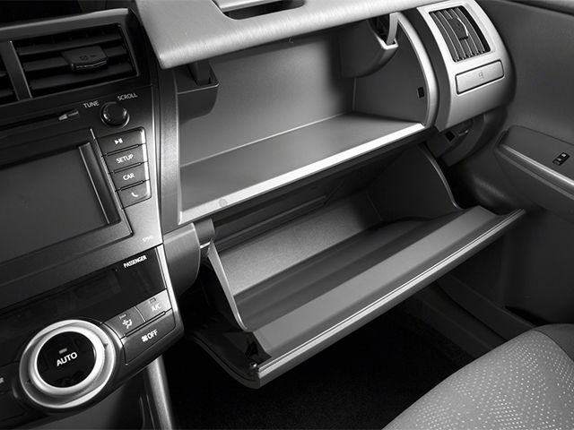 2014 Toyota Prius v Five