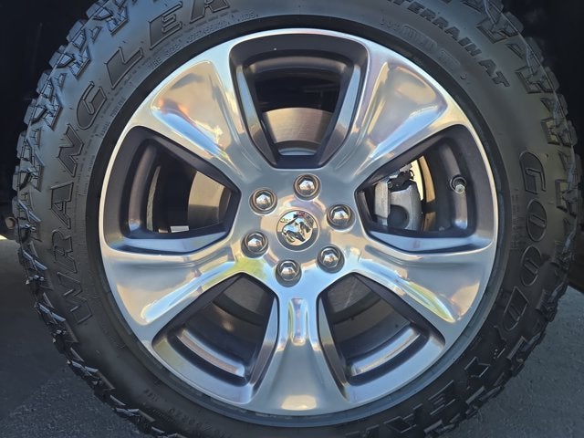 2020 RAM 1500 Laramie Crew Cab 4x4 5'7' Box