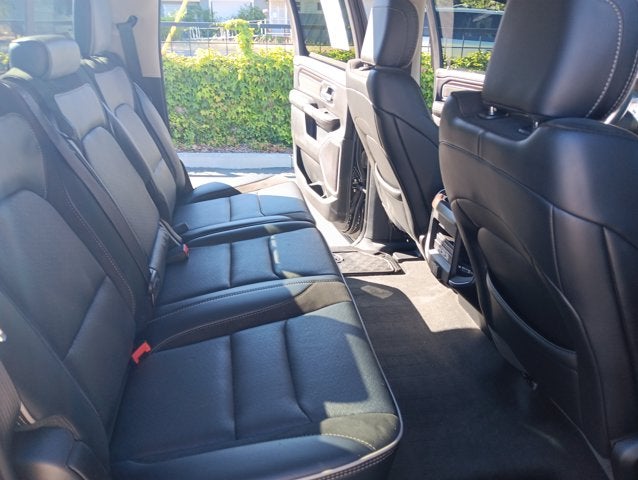 2022 RAM 1500 Laramie Crew Cab 4x4 5'7' Box