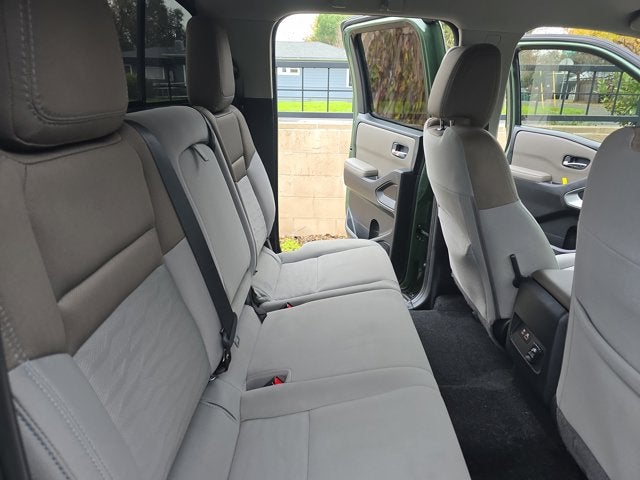 2022 Nissan Frontier Crew Cab SV 4x2