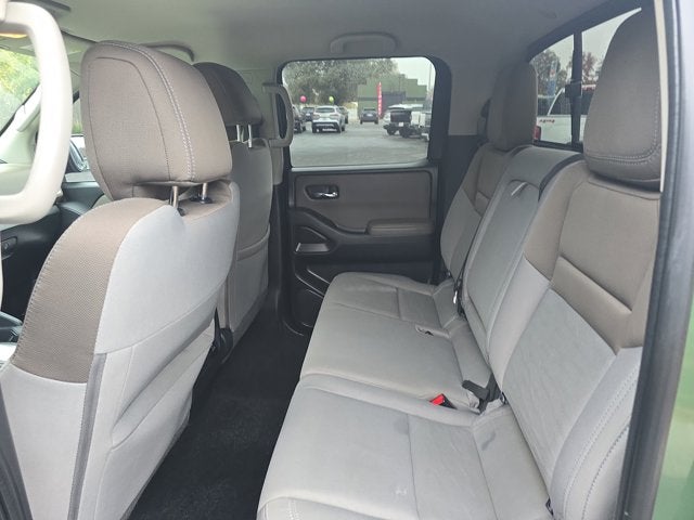 2022 Nissan Frontier Crew Cab SV 4x2