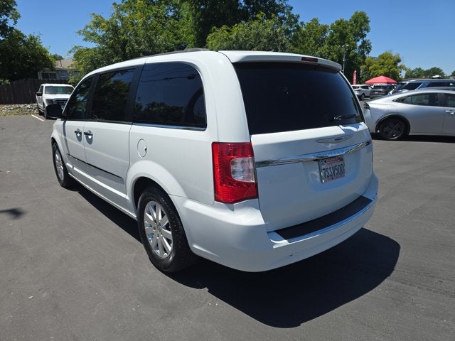 2016 Chrysler Town & Country Touring