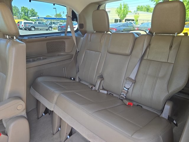 2016 Chrysler Town & Country Touring