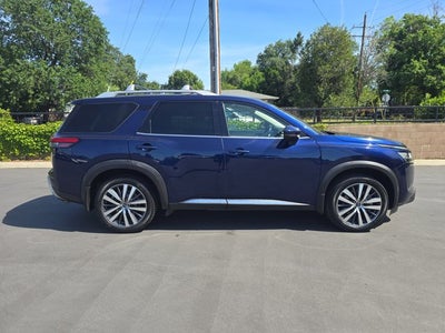 2022 Nissan Pathfinder Platinum 2WD