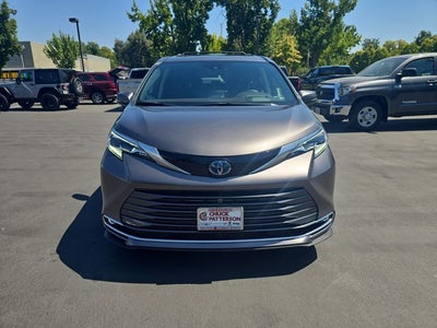 2022 Toyota Sienna Platinum