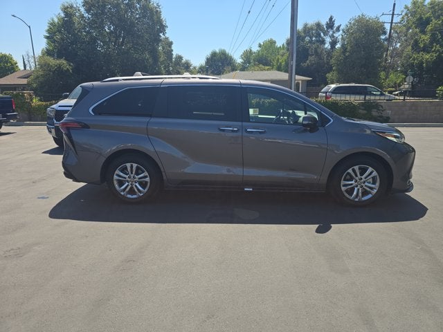 2022 Toyota Sienna Platinum
