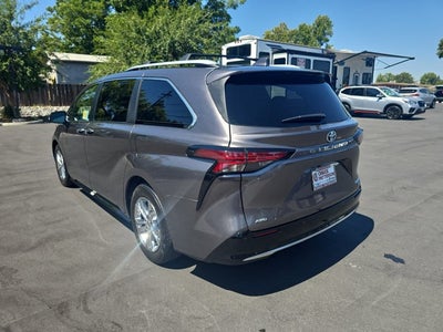 2022 Toyota Sienna Platinum