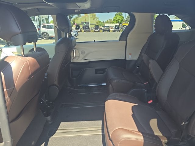 2022 Toyota Sienna Platinum