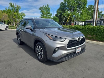 2025 Toyota Highlander XLE