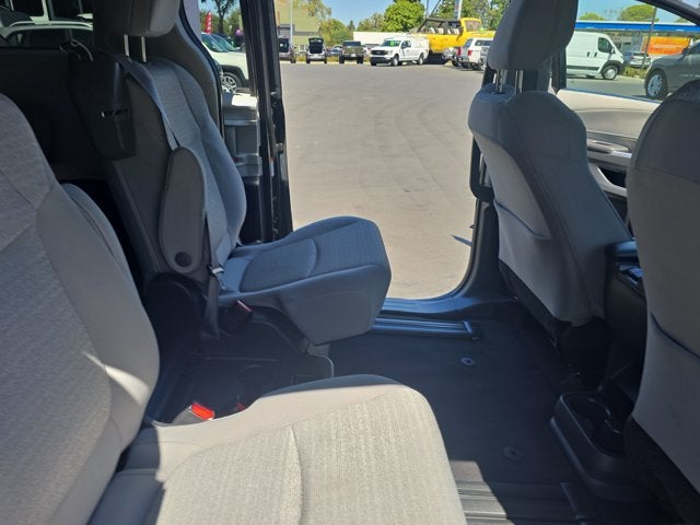 2022 Toyota Sienna LE