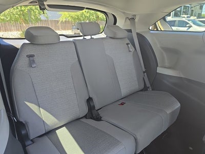 2022 Toyota Sienna LE