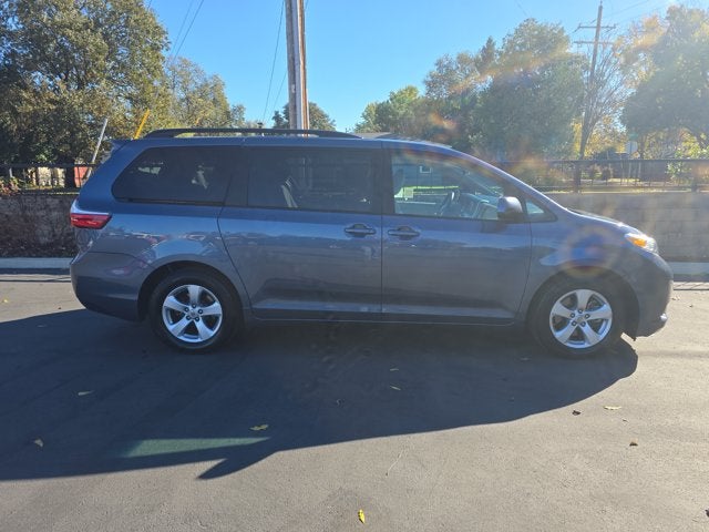 2017 Toyota Sienna LE 8 Passenger
