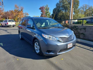 2017 Toyota Sienna LE 8 Passenger