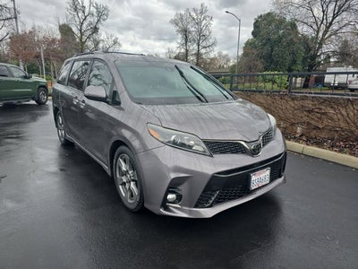 2020 Toyota Sienna SE