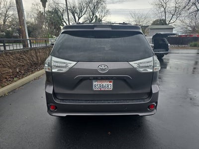 2020 Toyota Sienna SE