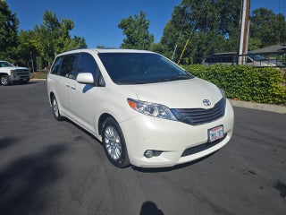 2016 Toyota Sienna XLE 8 Passenger