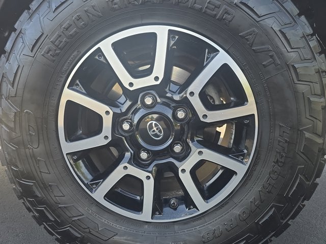 2017 Toyota Tundra SR5 5.7L V8